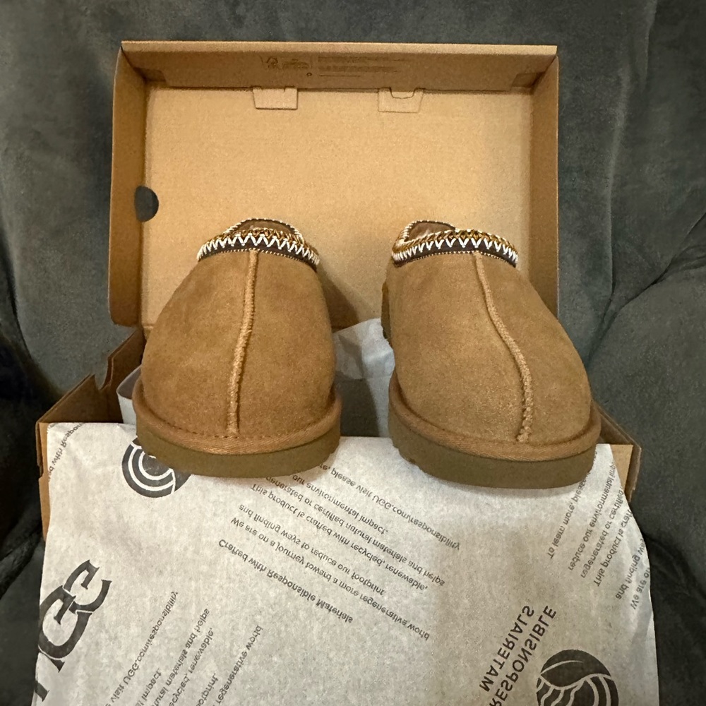 UGGs Tasman Slippers - Chestnut - Size 9